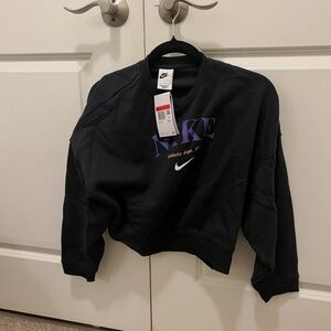 NWT Nike Girl cropped sweatshirt